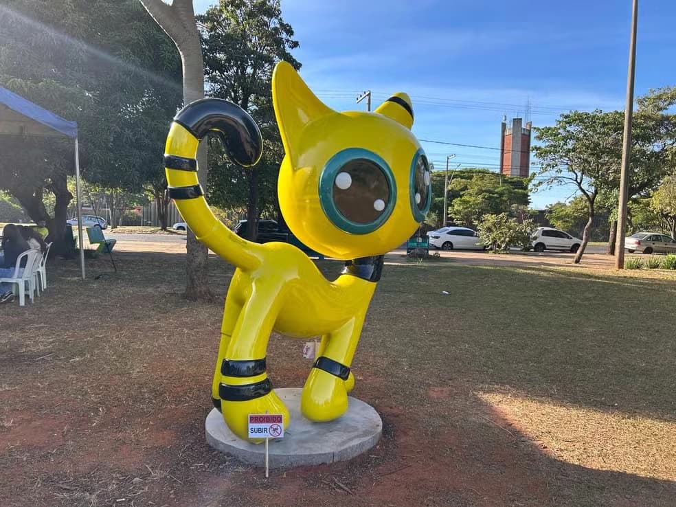 Sculpture in the square — Uberaba